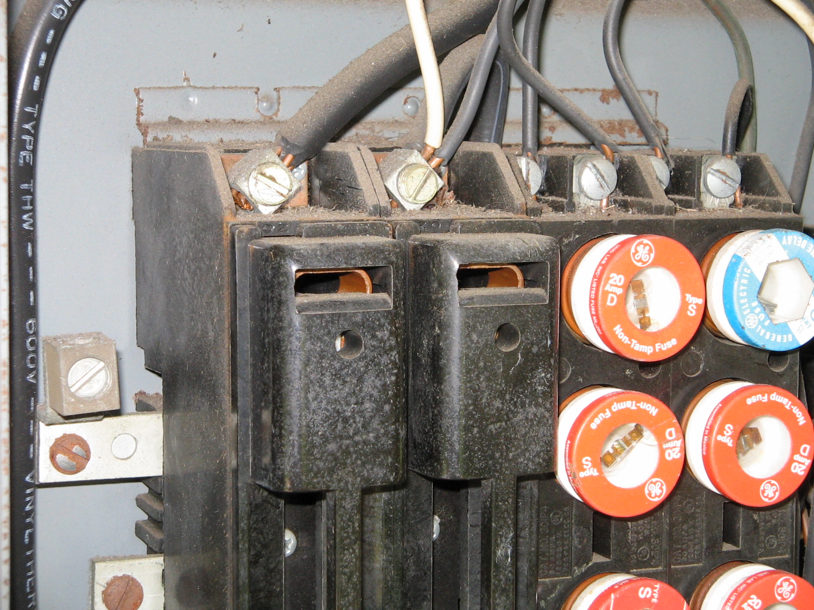Fuses and Fuse Panels | The Home Inspectors Network