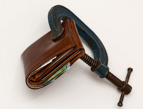 pic of wallet being squeezed