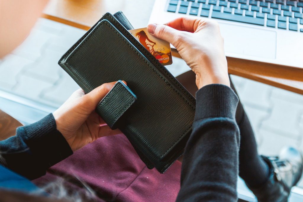 customer pulling out their wallet to pay for a home inspection